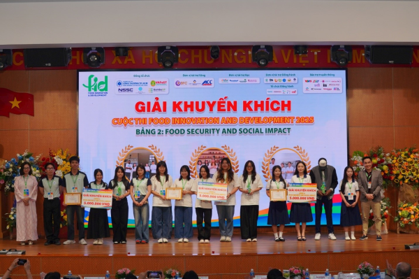 SINH VIÊN TRƯỜNG ĐẠI HỌC NHA TRANG ĐẠT GIẢI KHUYẾN KHÍCH TẠI VÒNG CHUNG KẾT CUỘC THI FID 2025